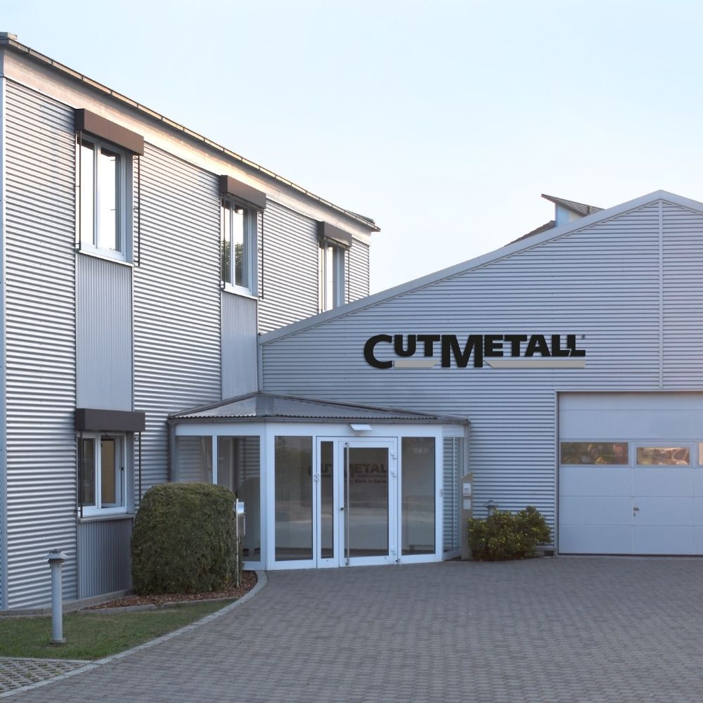 Firmengebäude von CUTMETALL in Breitengüßbach – Hersteller von Ersatz- und Verschleißteilen für Recyclingmaschinen