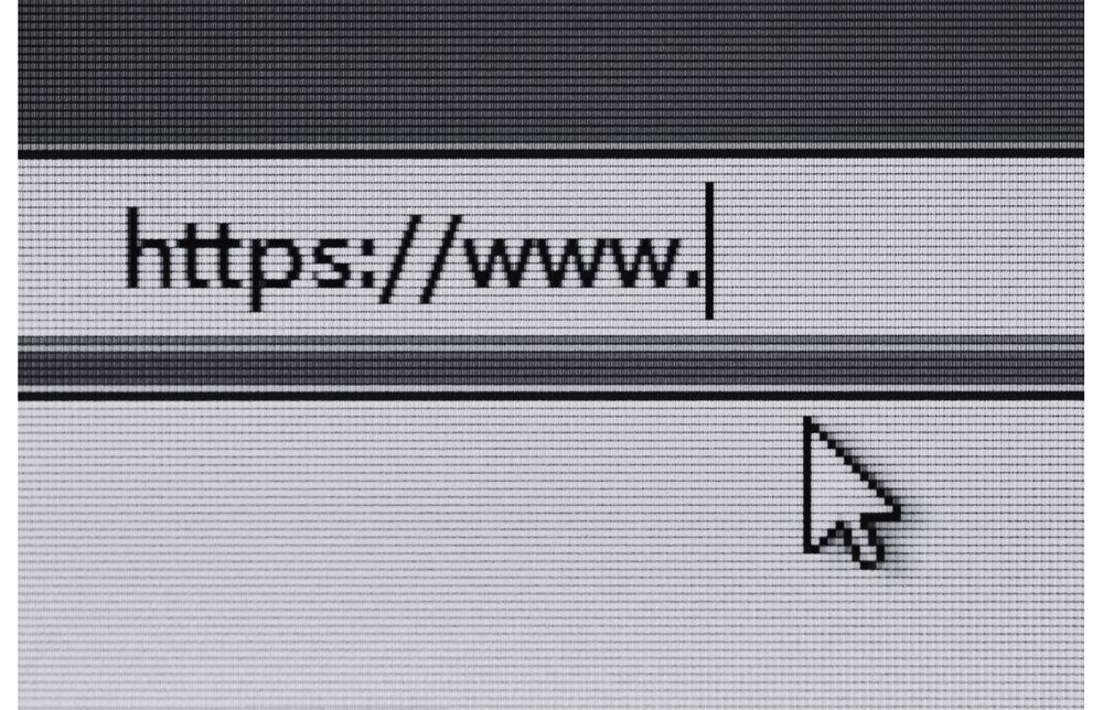Gros plan sur une barre d’adresse avec https:// – image symbolique pour la boutique en ligne, la connexion ou les services numériques de CUTMETALL