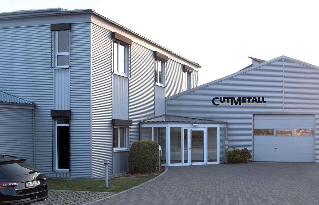 CUTMETALL Zentrale in Breitengüßbach: Eingang Süd Bürogebäude und Produktionsmanufaktur